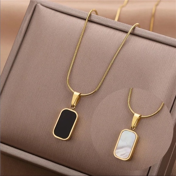 NEW 18k gold plated double sided white shell black enamel rectangular necklace - Picture 4 of 13